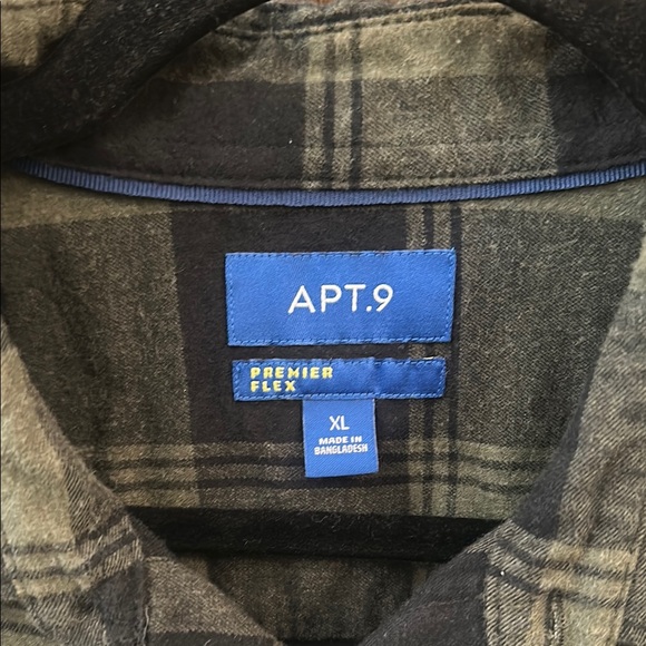 Black and Green Plaid Button-Up Shirt - Picture 2 of 5